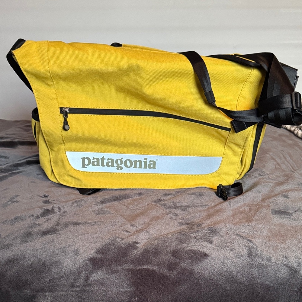 Patagonia Yellow Messenger laptop Bag